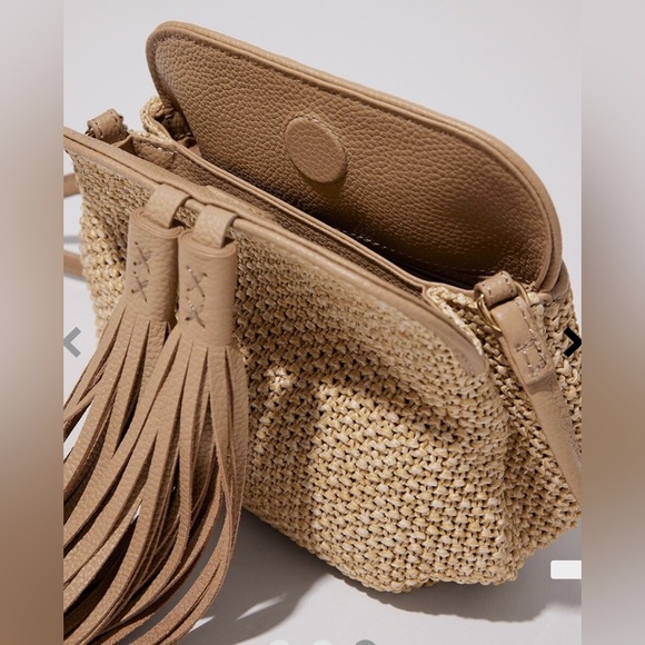 🆕 Chico’s tassel cross body bag in black only - Picture 2 of 15